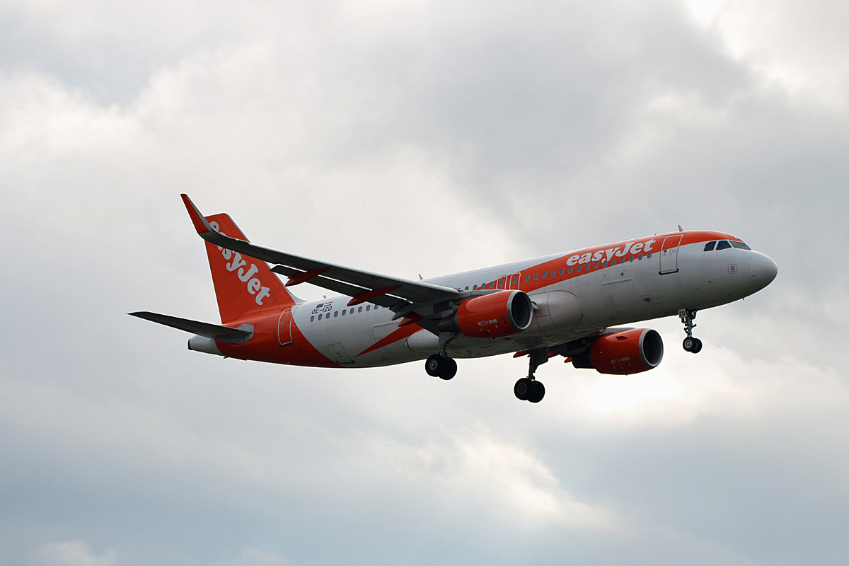 Easyjet Europe, Airbus A 320-214, OE-IZO, TXL, 11.10.2020