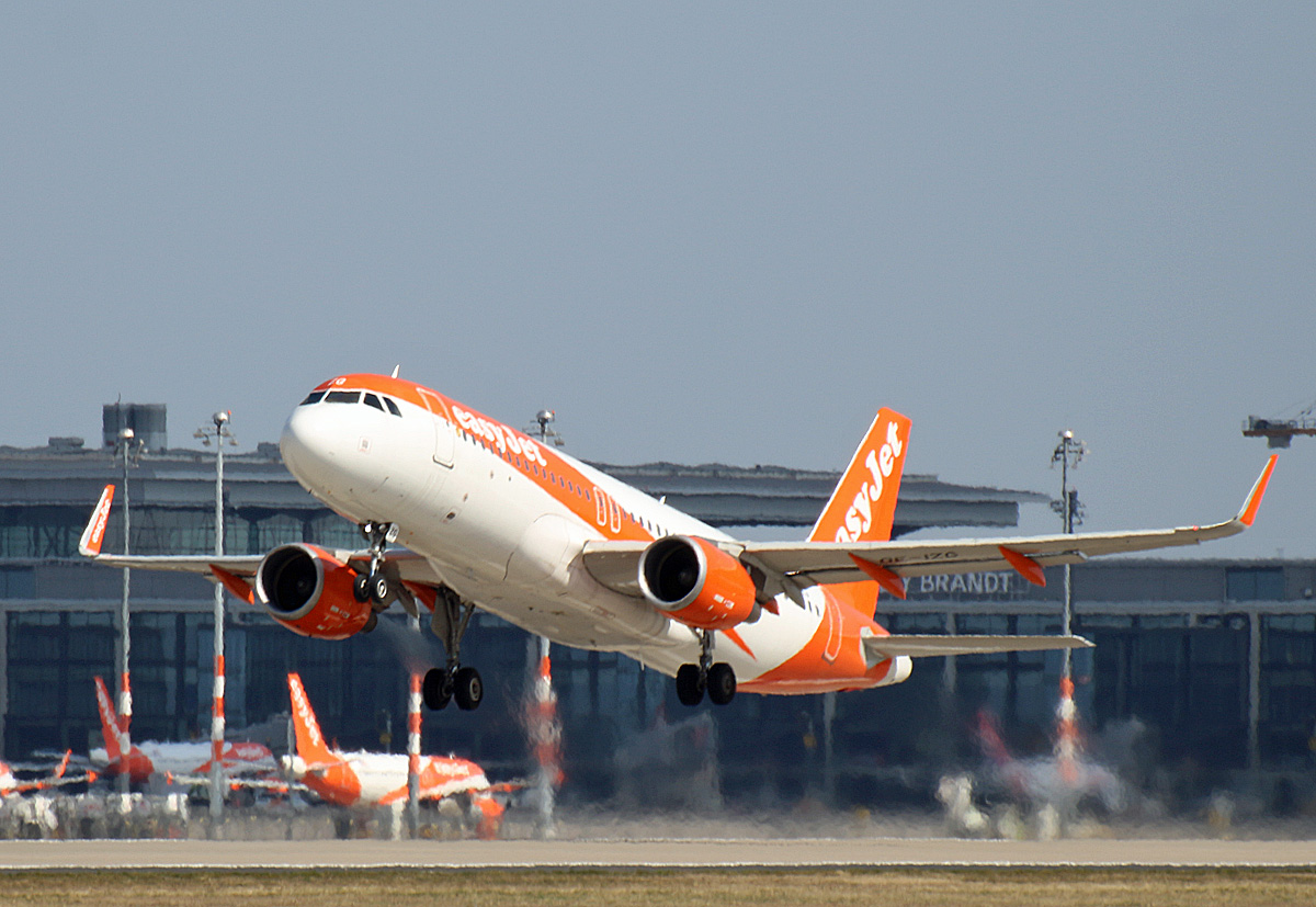 Easyjet Europe, Airbus A 320-214, OE-IZG, BER, 04.04.2021