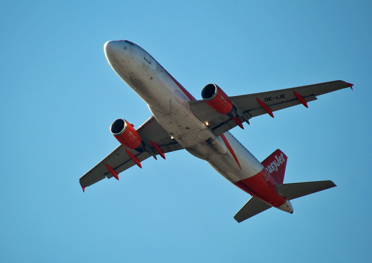 Easyjet Europe, Airbus A 320-214, OE-IJE, BER, 05.03.2022