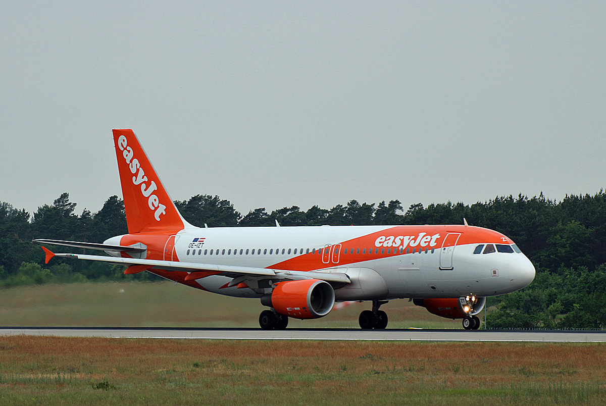 Easyjet Europe, Airbus A 320-214, OE-IZT, BER, 04.06.2022