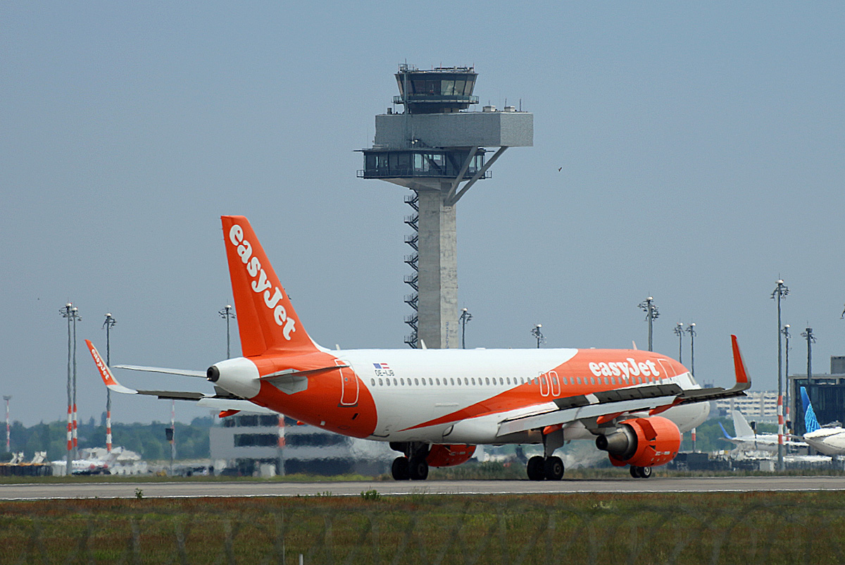 Easyjet Europe, Airbus A 320-214, OE-IJB, BER, 04.06.2022