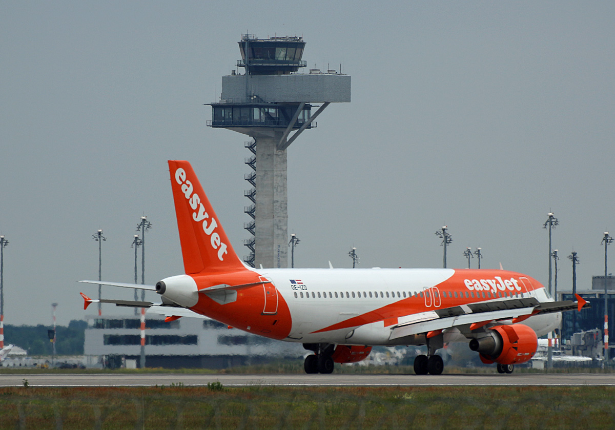 Easyjet Europe, Airbus A 320-214, OE-IZD, BER, 04.06.2022
