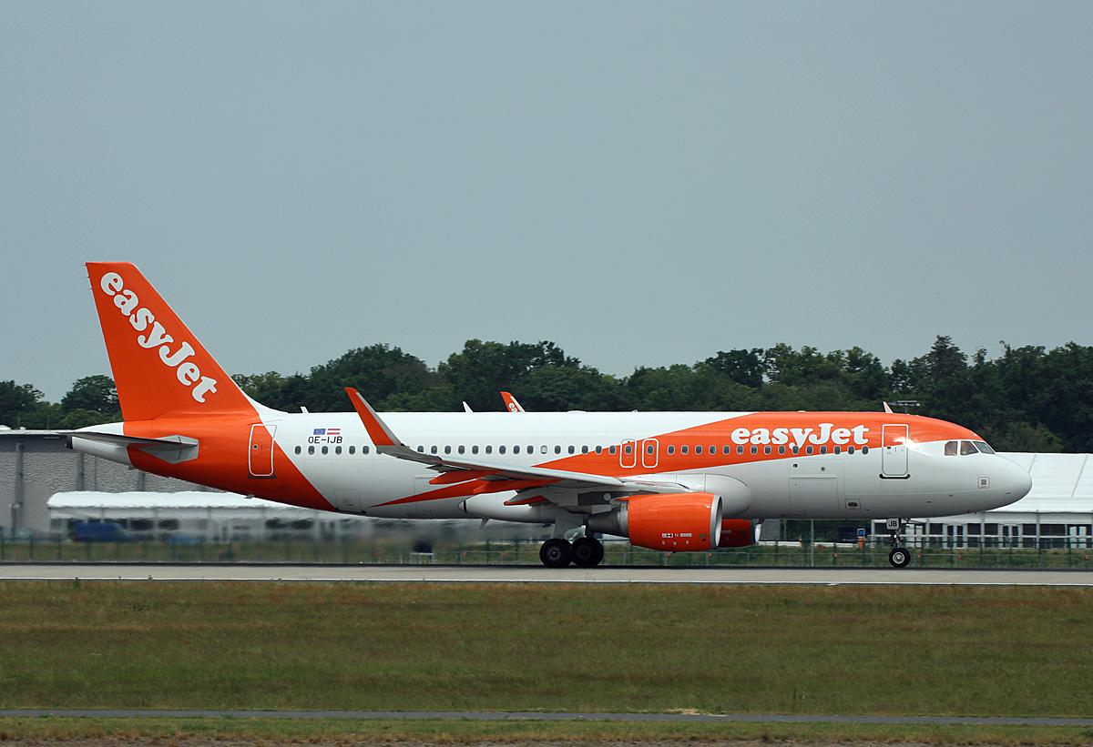 Easyjet Europe, Airbus A 320-214, OE-IJB, BER, 04.06.2022