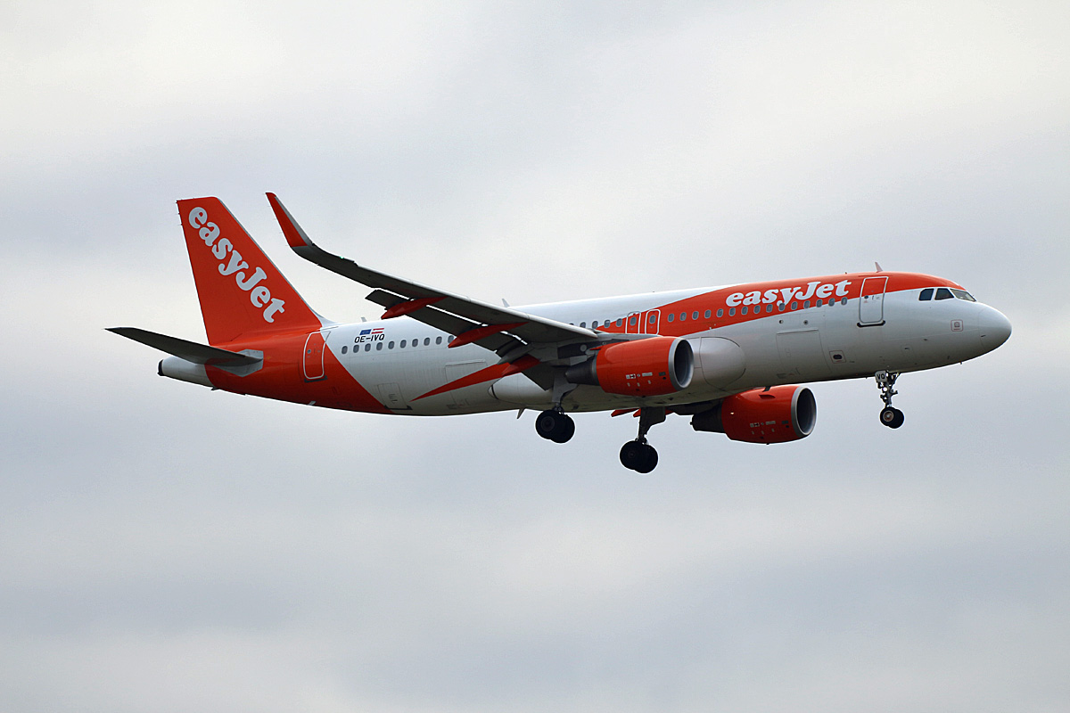 Easyjet Europe, Airbus A 320-214, OE-IVQ, BER, 16.12.2023