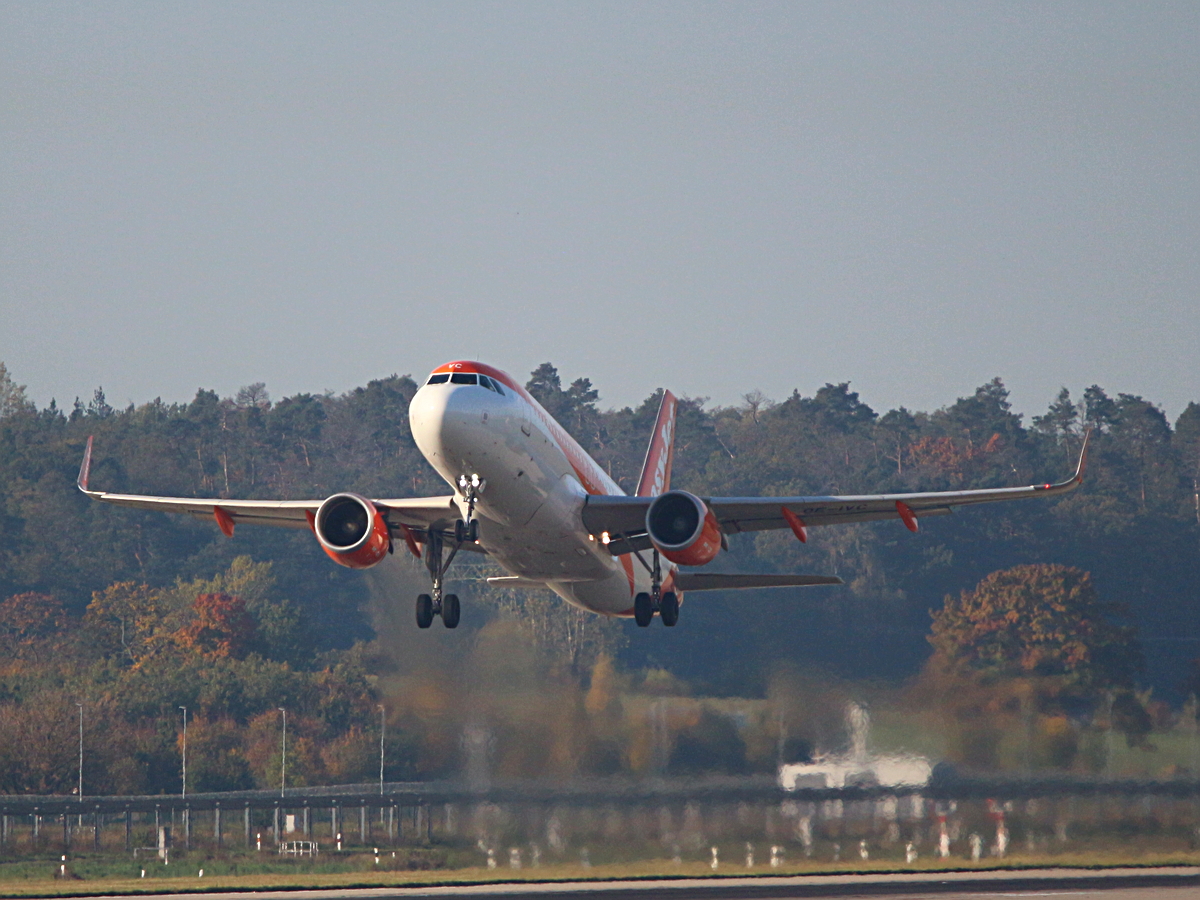 Easyjet Europe, Airbus A 320-214, OE-IVC, BER, 19.10.2025