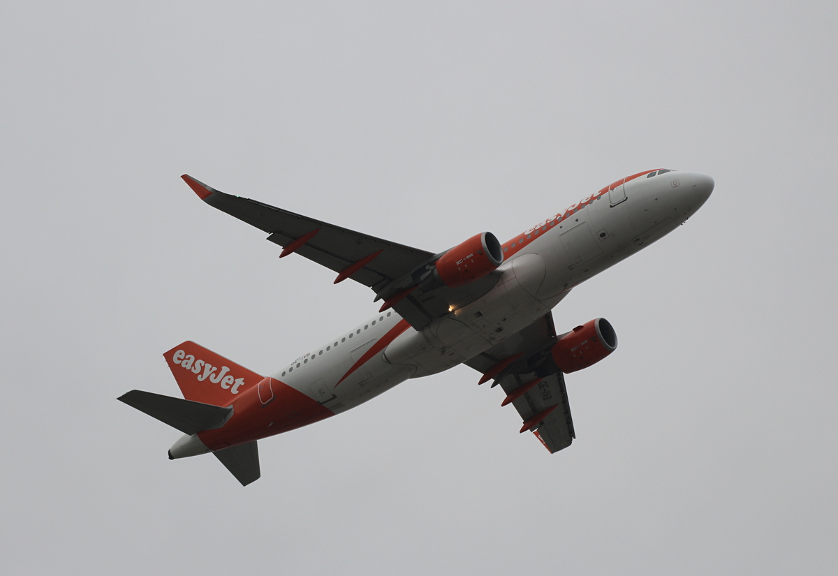 Easyjet Europe, Airbus A 320-214, OE-IVB, BER, 12.04.2026