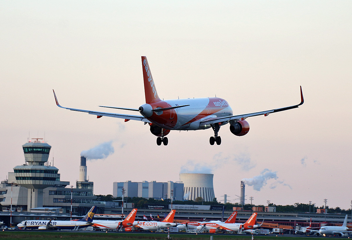 Easyjet Europe, Airbus A 320-2314, OE-ICG, TXL, 12.10.2019