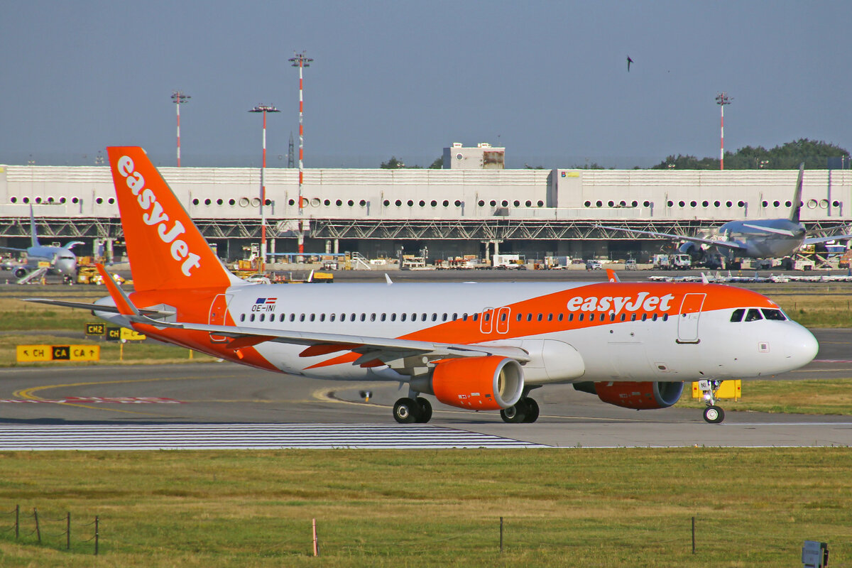 easyJet Europe, OE-INI, Airbus A320-214, msn: 8065, 02.Juli 2021, MXP Milano Malpensa, Italy.
