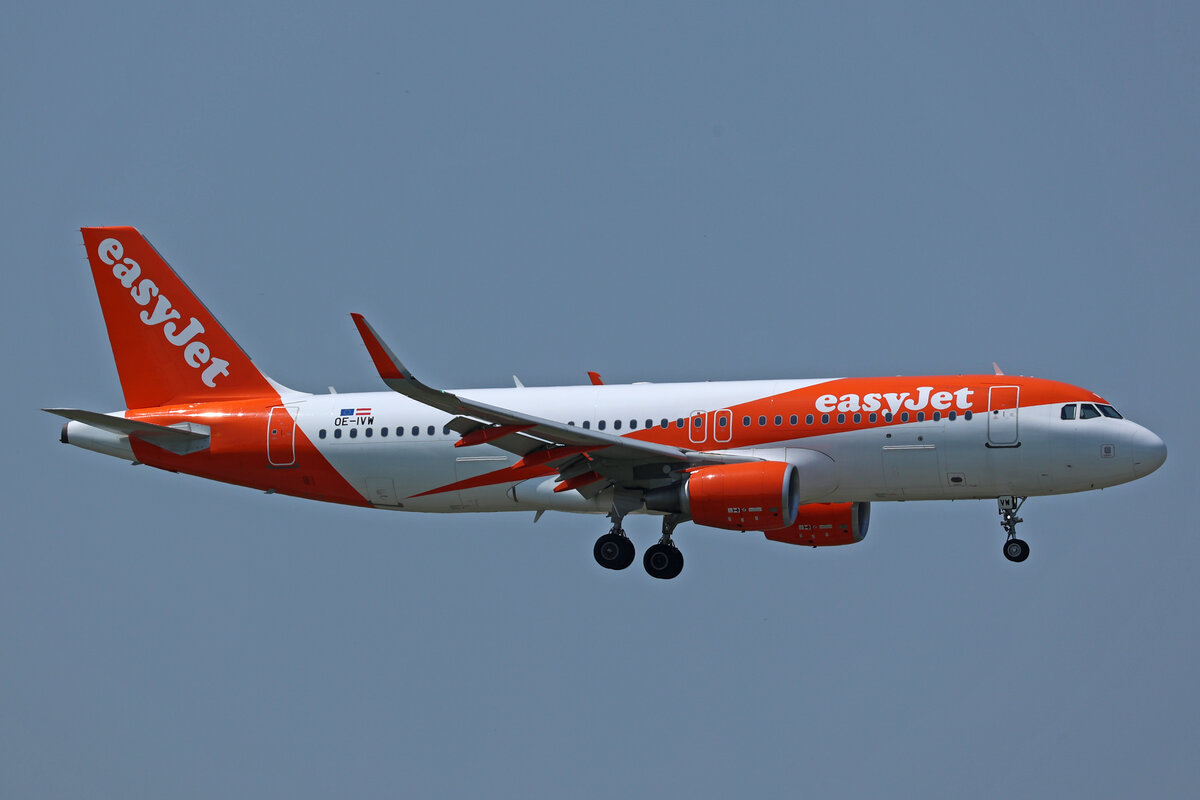 easyJet Europe, OE-IVW, Airbus A320-214, msn: 7067, 11.Juli 2023, MXP Milano Malpensa, Italy.