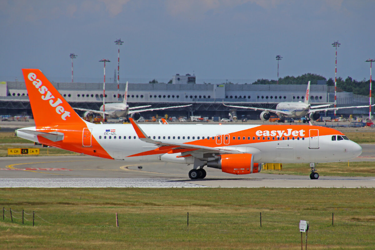 easyJet Europe, OE-IZL, Airbus A320-214, msn: 6927, 02.Juli 2021, MXP Milano Malpensa, Italy.