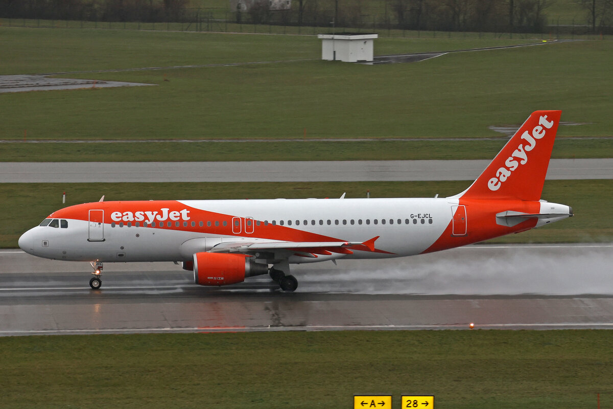 easyJet, G-EJCL, Airbus A320-214, msn: 4861, 07.Dezember 2024, ZRH Zürich, Switzerland.