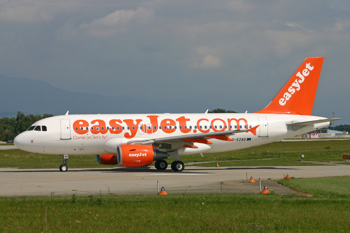 easyJet, G-EZAD, Airbus A319-111, msn: 2702, 01.September 2007, GVA Genève, Switzerland.