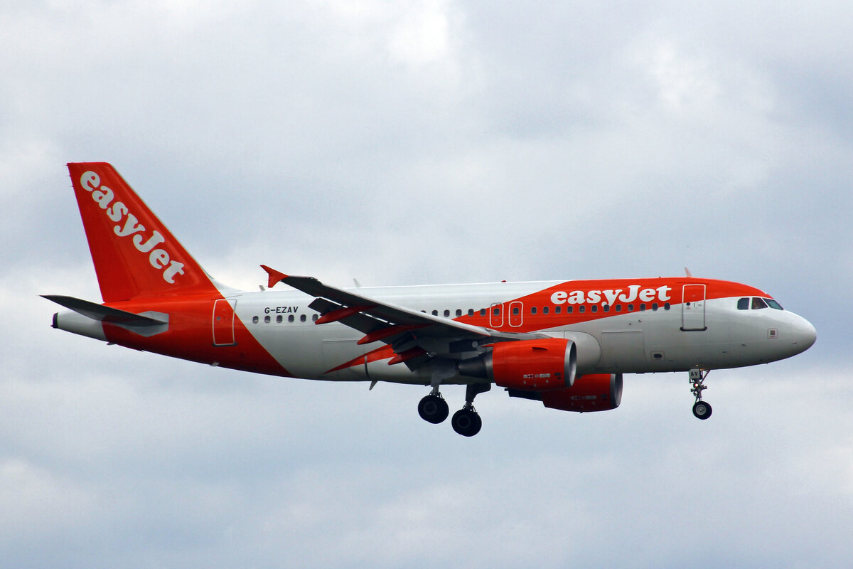 easyJet, G-EZAV, Airbus A319-111, msn: 2803, 10.Juli 2022, ZRH Zürich, Switzerland.