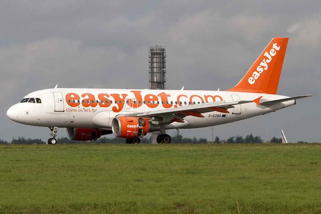 EasyJet, G-EZBG, Airbus, A319-111, 20.10.2013, CDG, Paris, France 



