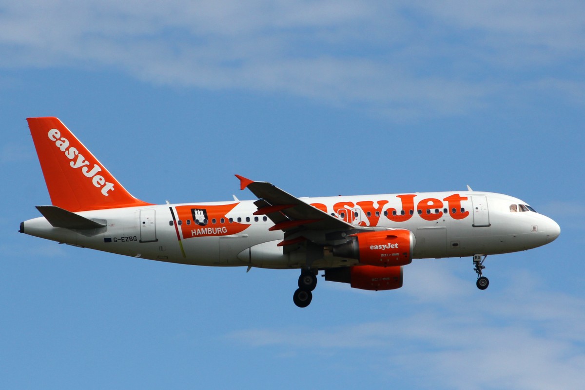 easyJet, G-EZBG, Airbus A319-111, 8. August 2014, LYS Lyon, France. Mit Werbebemahlung  Hamburg .
