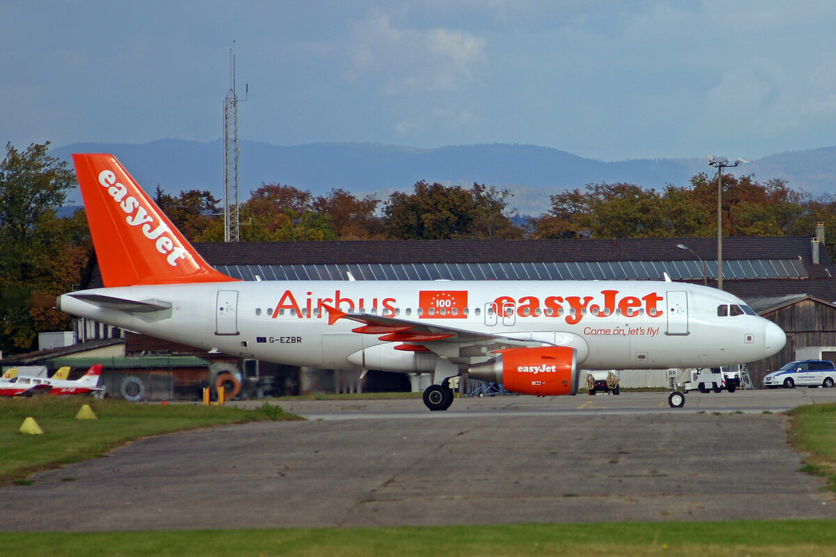 easyJet, G-EZBR, Airbus A319-111, msn: 3088,  100  Airbus, 19.Oktober 2007, BSL Basel-Mühlhausen, Switzerland.