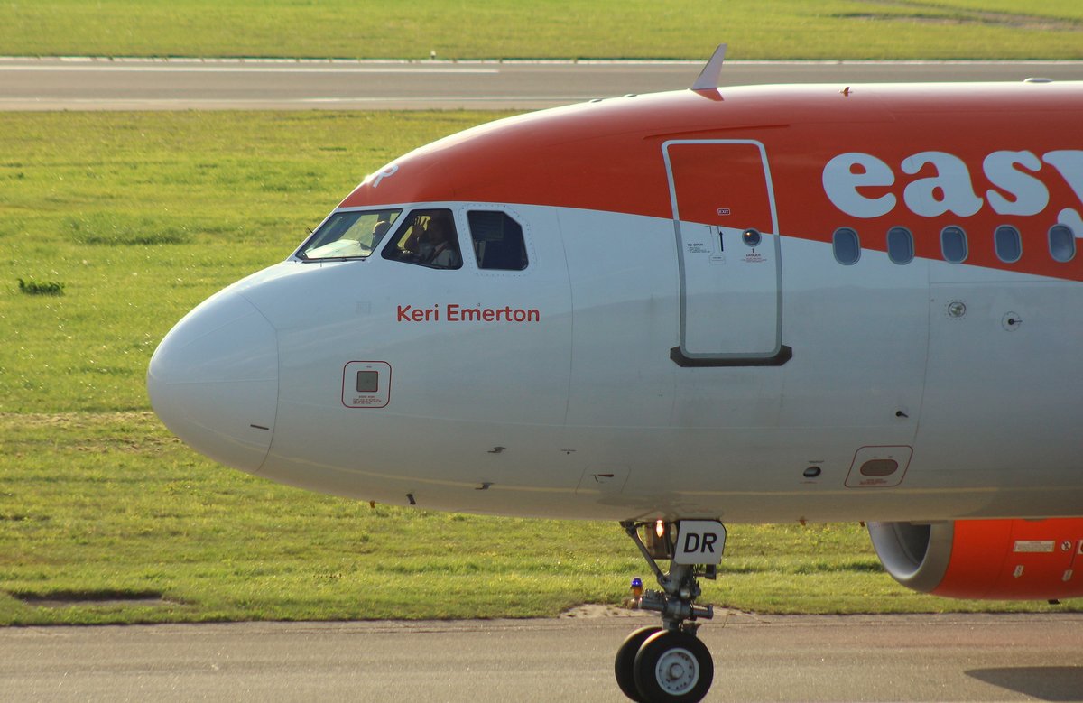 EasyJet, G-EZDR,(c/n 3683),Airbus A 319-111,21.09.2016,HAM-EDDH, Hamburg, Germany (Name: Keri Emerton) 