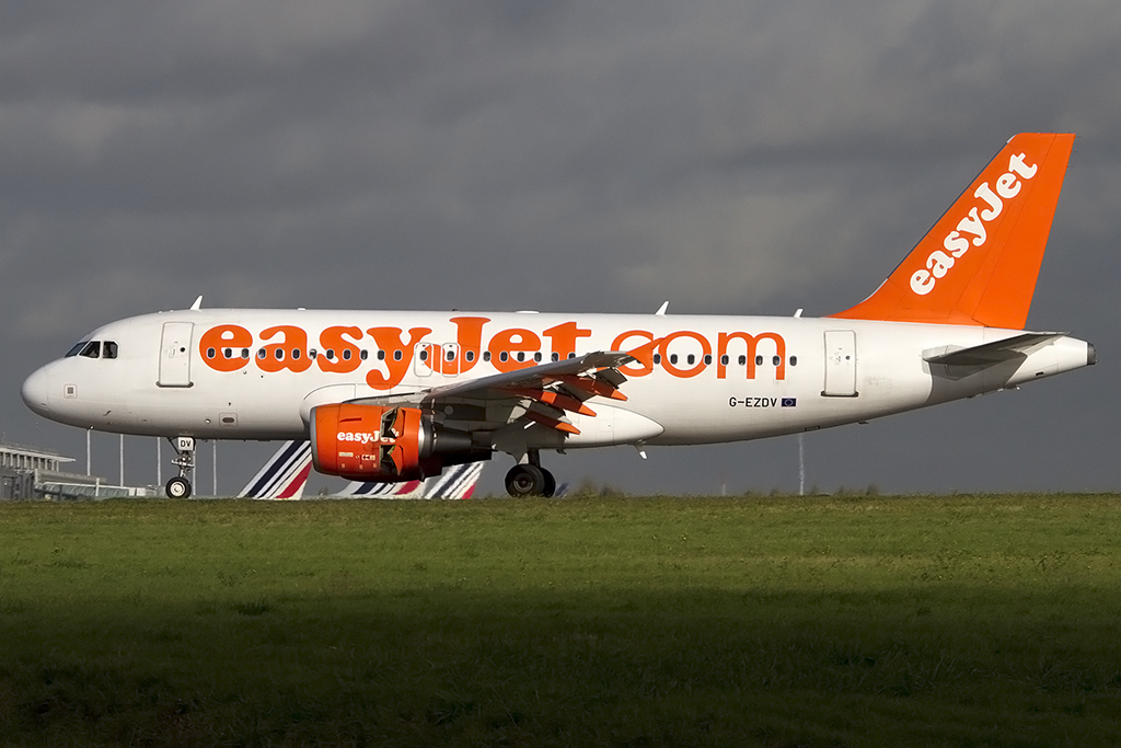 EasyJet, G-EZDV, Airbus, A319-111, 23.10.2013, CDG, Paris, France 




