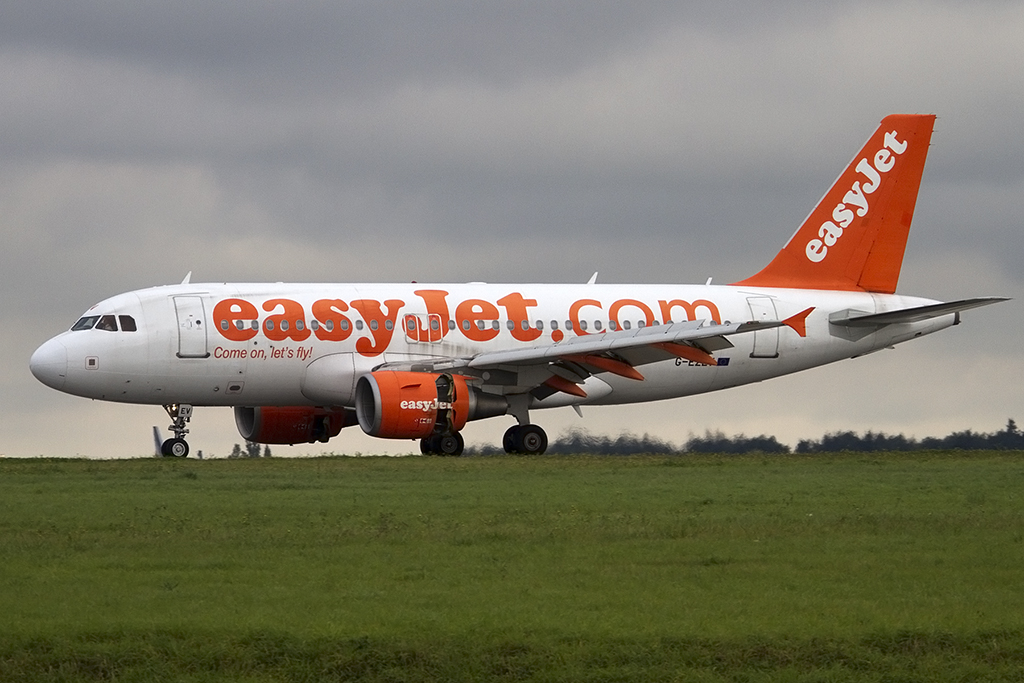 EasyJet, G-EZEV, Airbus, A319-111, 20.10.2013, CDG, Paris, France




