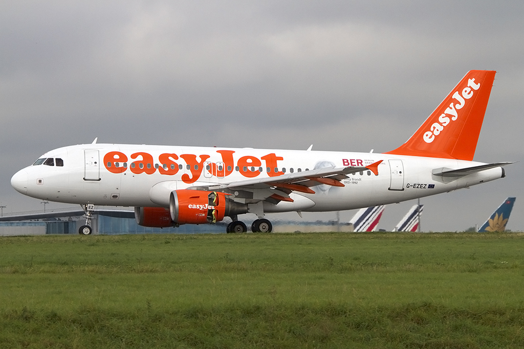 EasyJet, G-EZEZ, Airbus, A319-111, 20.10.2013, CDG, Paris, France 




