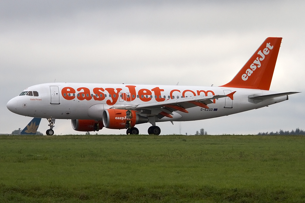 EasyJet, G-EZGD, Airbus, A319-111, 20.10.2013, CDG, Paris, France 





