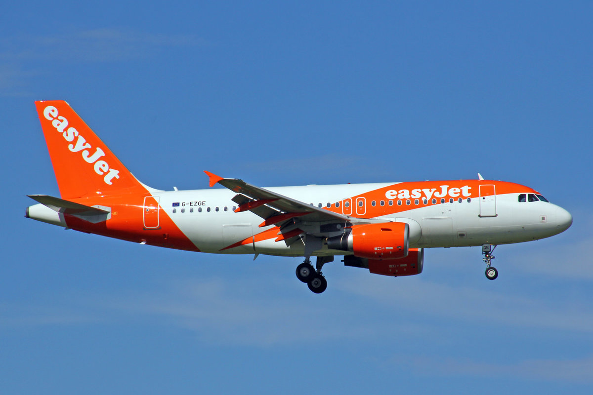 easyJet, G-EZGE, Airbus A319-111, msn: 4624, 29.Juli 2017, ZRH Zürich, Switzerland.