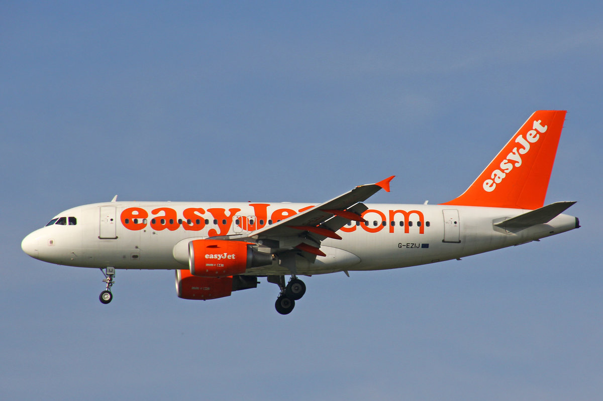 EasyJet, G-EZIJ, Airbus A319-111, 25.September 2016, MUC München, Germany.