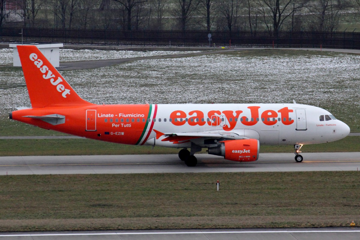 EasyJet G-EZIW mit Sonderbemalung rollt zum Start in Zürich 23.1.2015