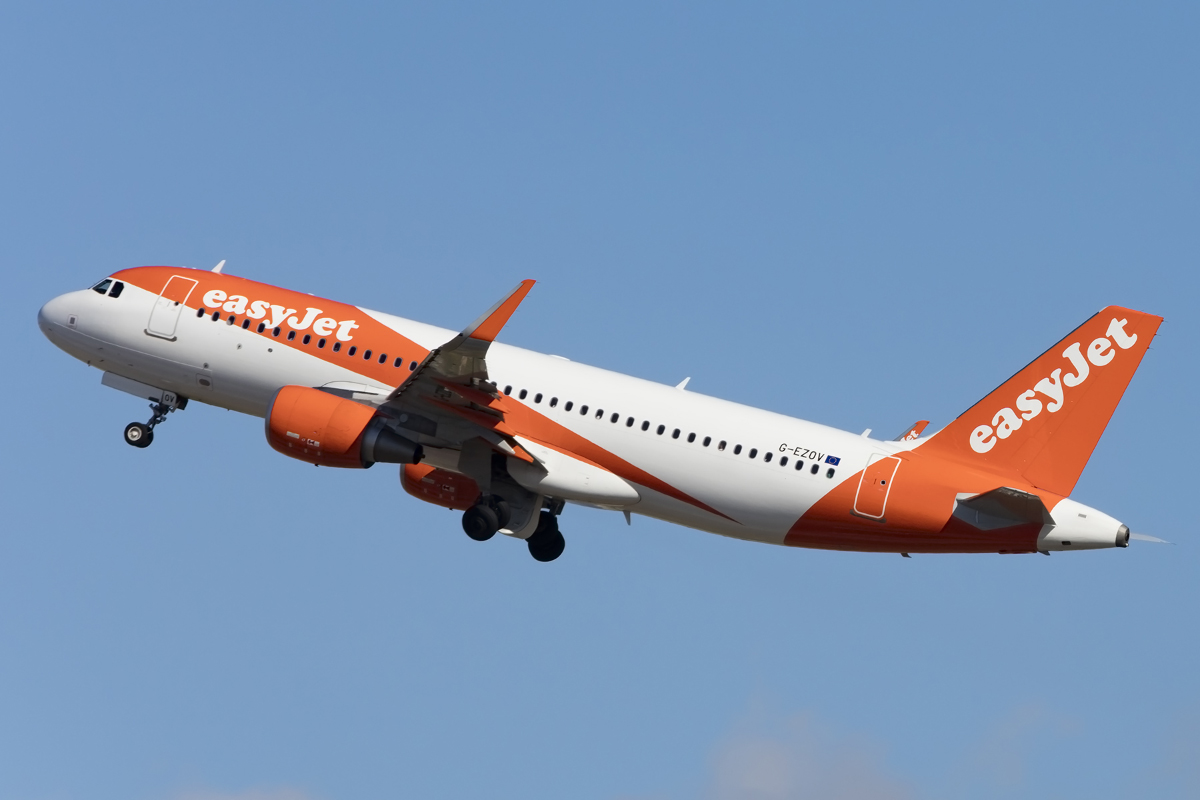 EasyJet, G-EZOV, Airbus, A320-214, 24.04.2016, PMI, Palma de Mallorca, Spain



