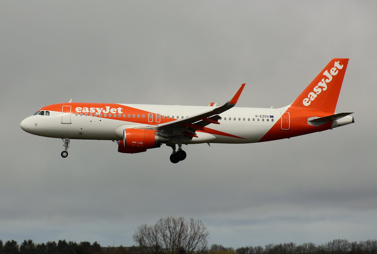 EasyJet, G-EZOV,(c/n 6788),Airbus A 320-214 (SL), 24.04.2016, HAM-EDDH, Hamburg, Germany 