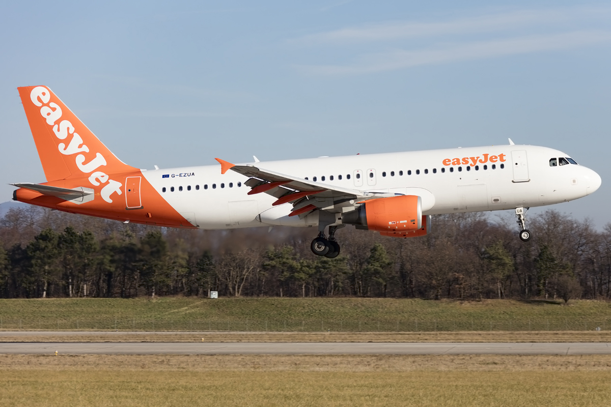 EasyJet, G-EZUA, Airbus, A320-214, 26.12.2015, BSL, Basel, Switzerland 



