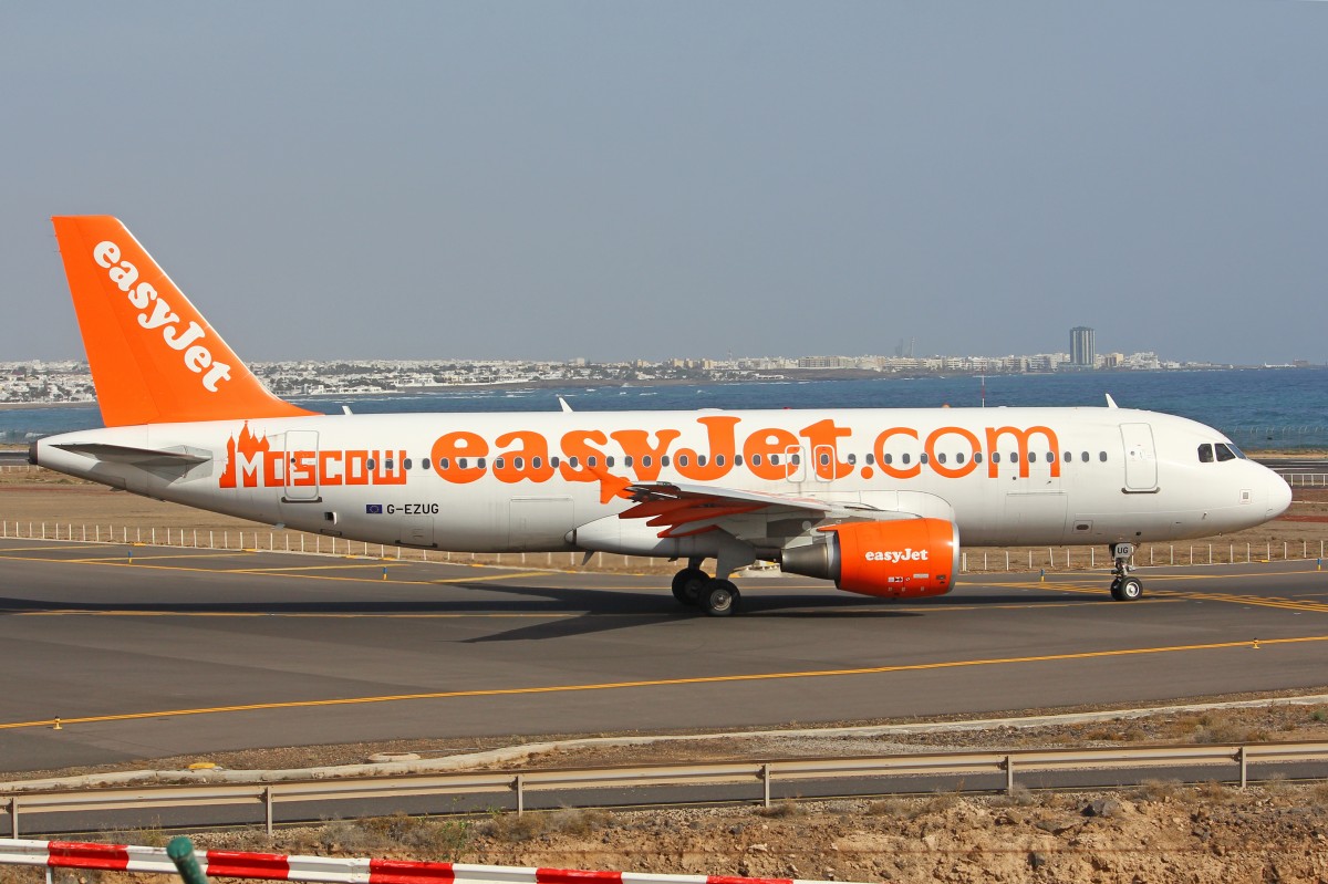 easyJet, G-EZUG, Airbus A320-214, 15.Dezember 2015, ACE Lanzarote, Spain.  Moscow 
