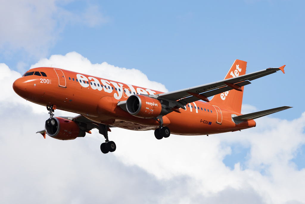 EasyJet, G-EZUI, Airbus, A320-214, 17.09.2015, TLS, Toulouse, France



