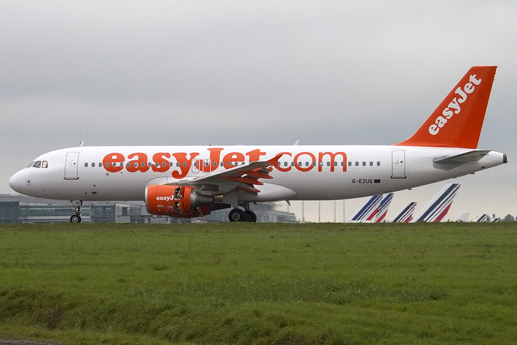 EasyJet, G-EZUS, Airbus, A320-214, 20.10.2013, CDG, Paris, France 




