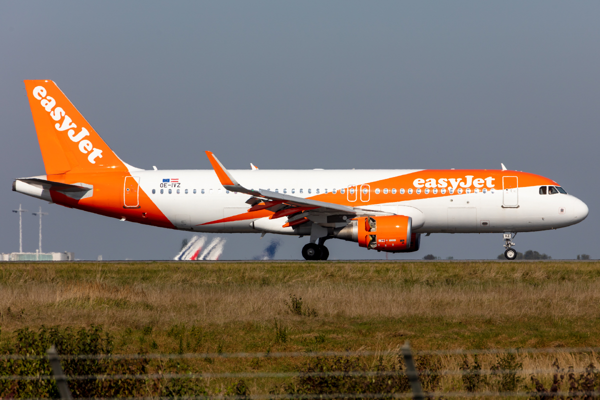 EasyJet, OE-IVZ, Airbus, A320-214, 10.10.2021, CDG, Paris, France