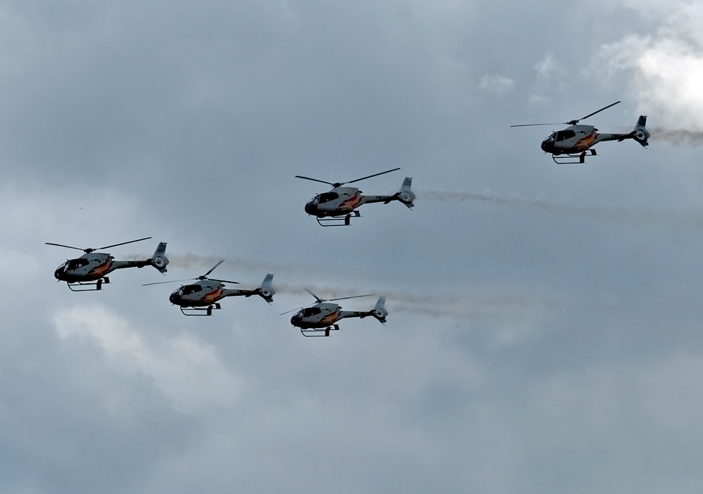 EC 120B der Spanischen Luftwaffe beim Formationsflug in Breitscheid - 29.08.2015