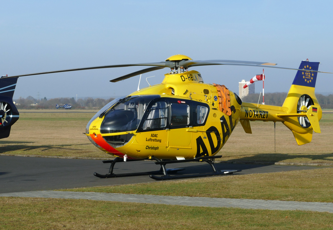 EC 135P-2 ADAC D-HBLN vor der ADAC-Werft in EDKB - 21.12.2016