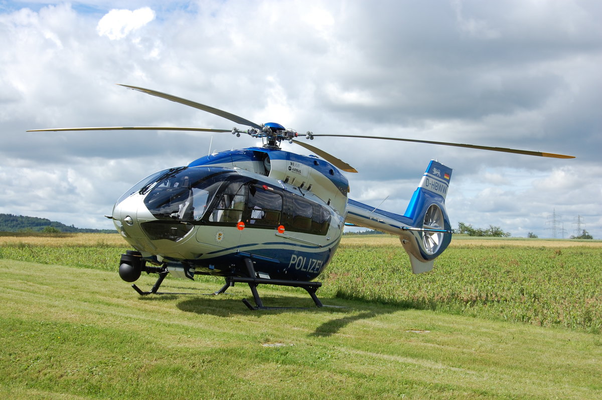 EC-145 T2 (D-HBWW) am 18. Juni 2016 bei der DRF Luftrettung in Leonberg.
