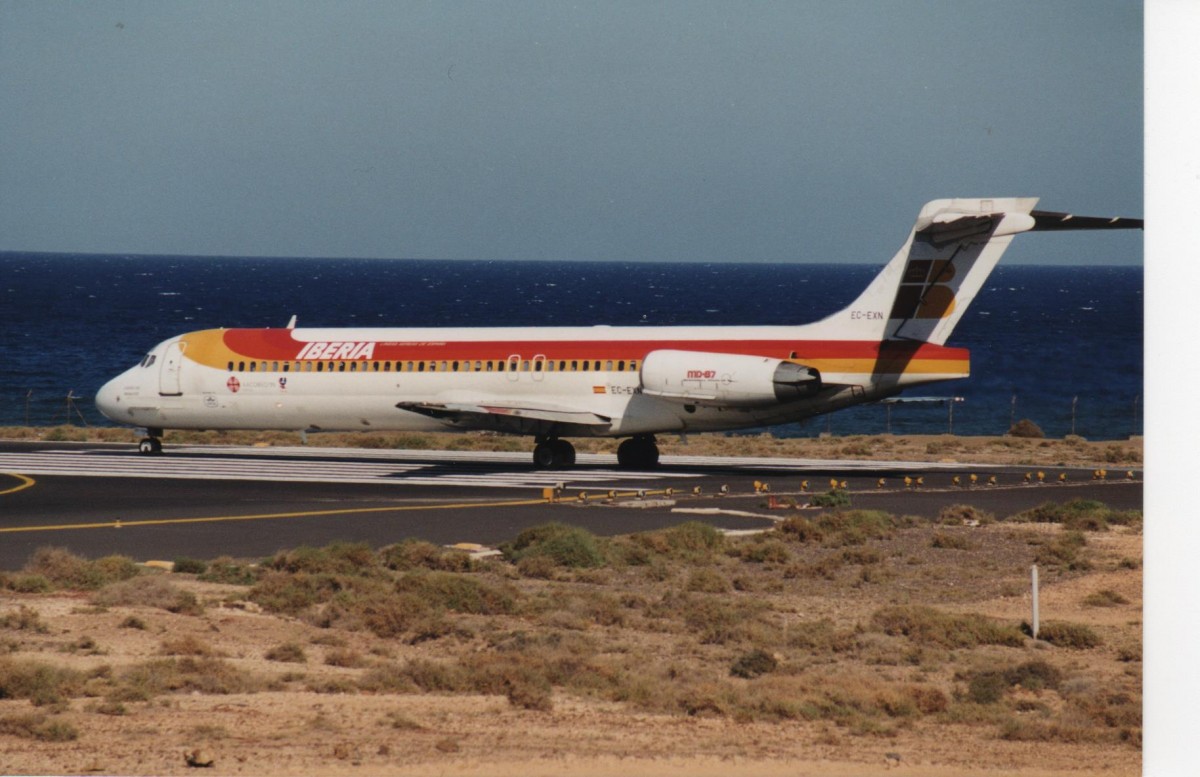 EC-EXN, MD-87, MSN: 49836, LN: 1721, Iberia, Arrecife Lanzarote Airport, 17/04/1999.