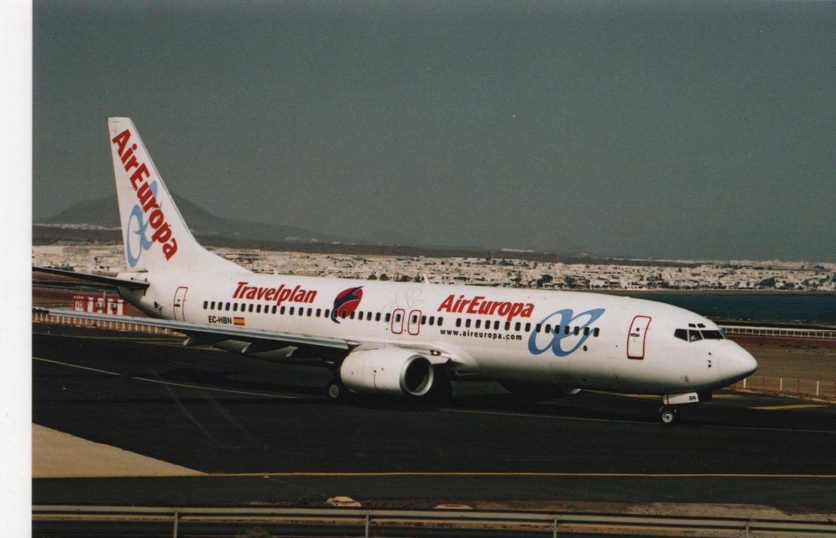 EC-HBN, Boeing 738, MSN: 28383, LN: 266, Air Europa, Arrecife Lanzarote Airport, xx/09/2004. 