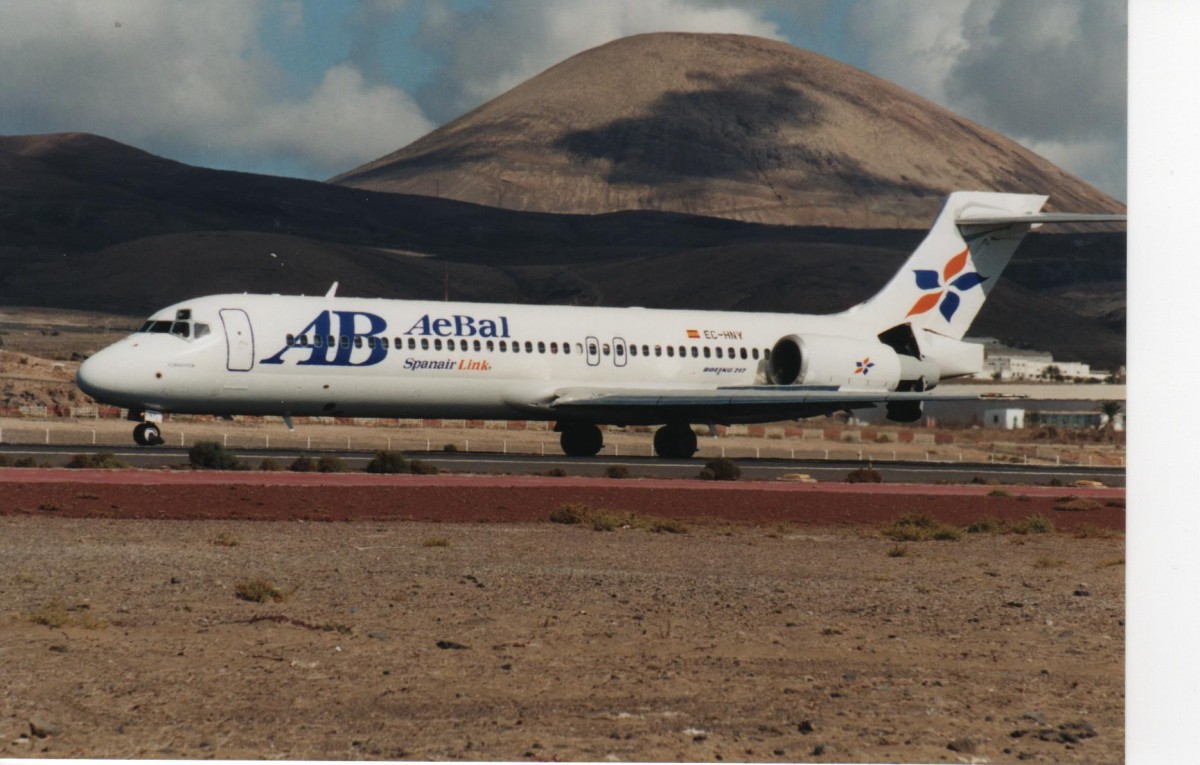 EC-HNY, Boeing 717, MSN: 55059, LN: 5023, AeBal (Spanair Link), Arrecife Lanzarote Airport, 06/10/2001