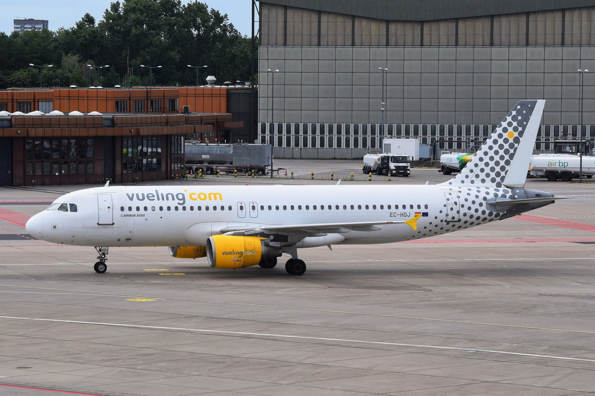 EC-HQJ Vueling Airbus A320-214  , TXL , 13.07.2017