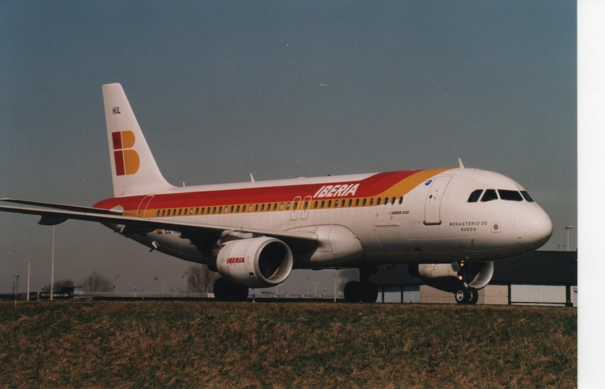 EC-HUL, Airbus A320, MSN: 1347, Ibiria, Amsterdam Schiphol Airport, 07/04/2003.