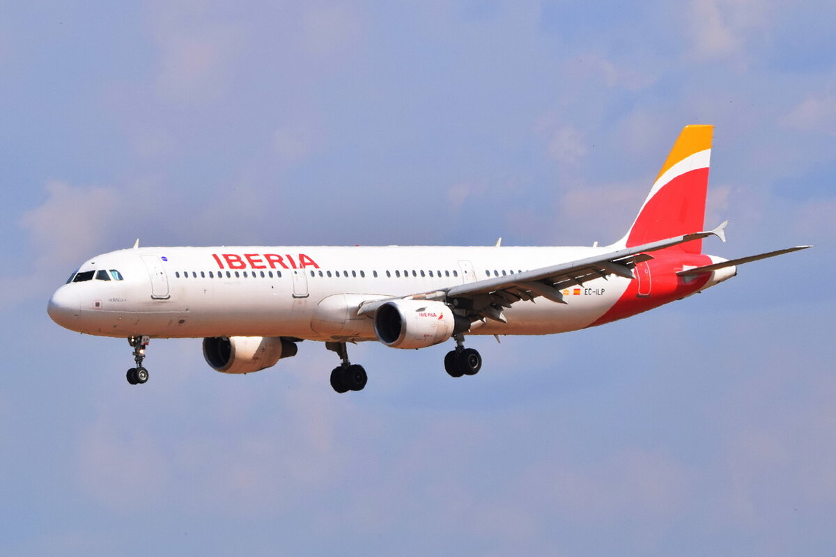 EC-ILP , Iberia , Airbus A321-213 , 26.06.2021 , Berlin-Brandenburg  Willy Brandt  , BER , 