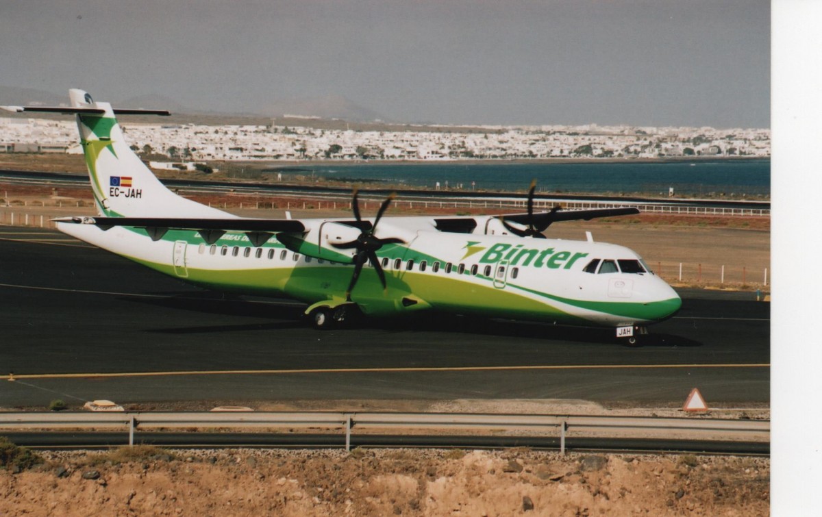 EC-JAH, ATR 72, MSN: 712, Binter Canarias, Arrecife Lanzarote Airport, xx/09/2004.
