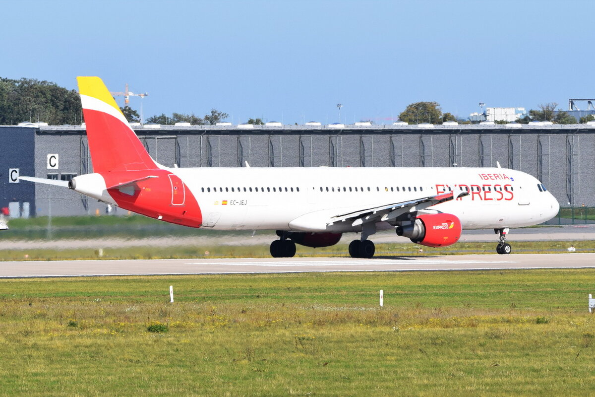 EC-JEJ , Iberia Express , Airbus A321-213 , 09.10.2021 , Berlin-Brandenburg  Willy Brandt  , BER , 