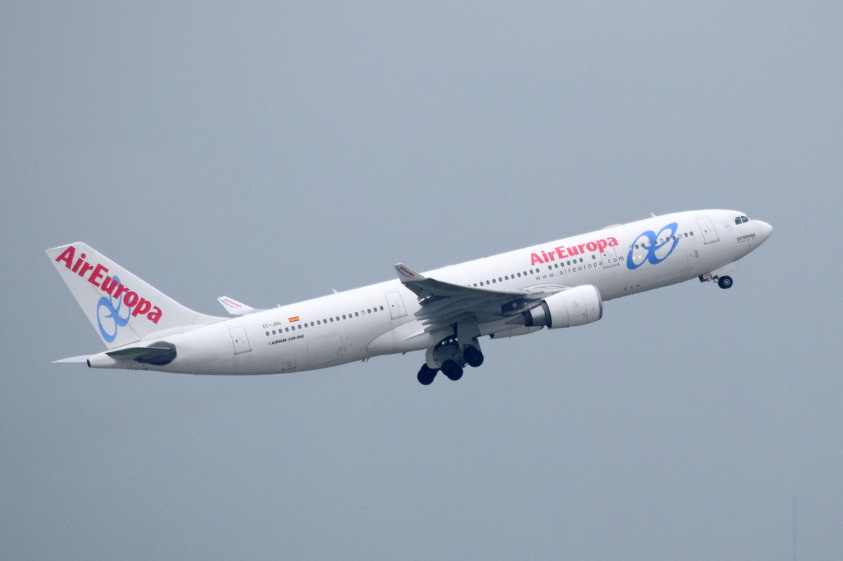 EC-JQG Air Europa Airbus A330-202  am 14.05.2016 in München gestartet