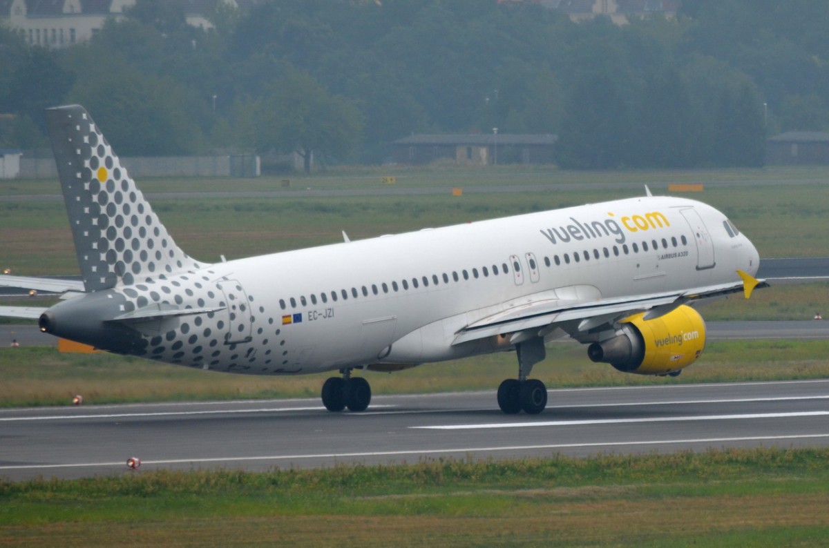 EC-JZI Vueling Airbus A320-214   gestartet in Tegel am 30.07.2014