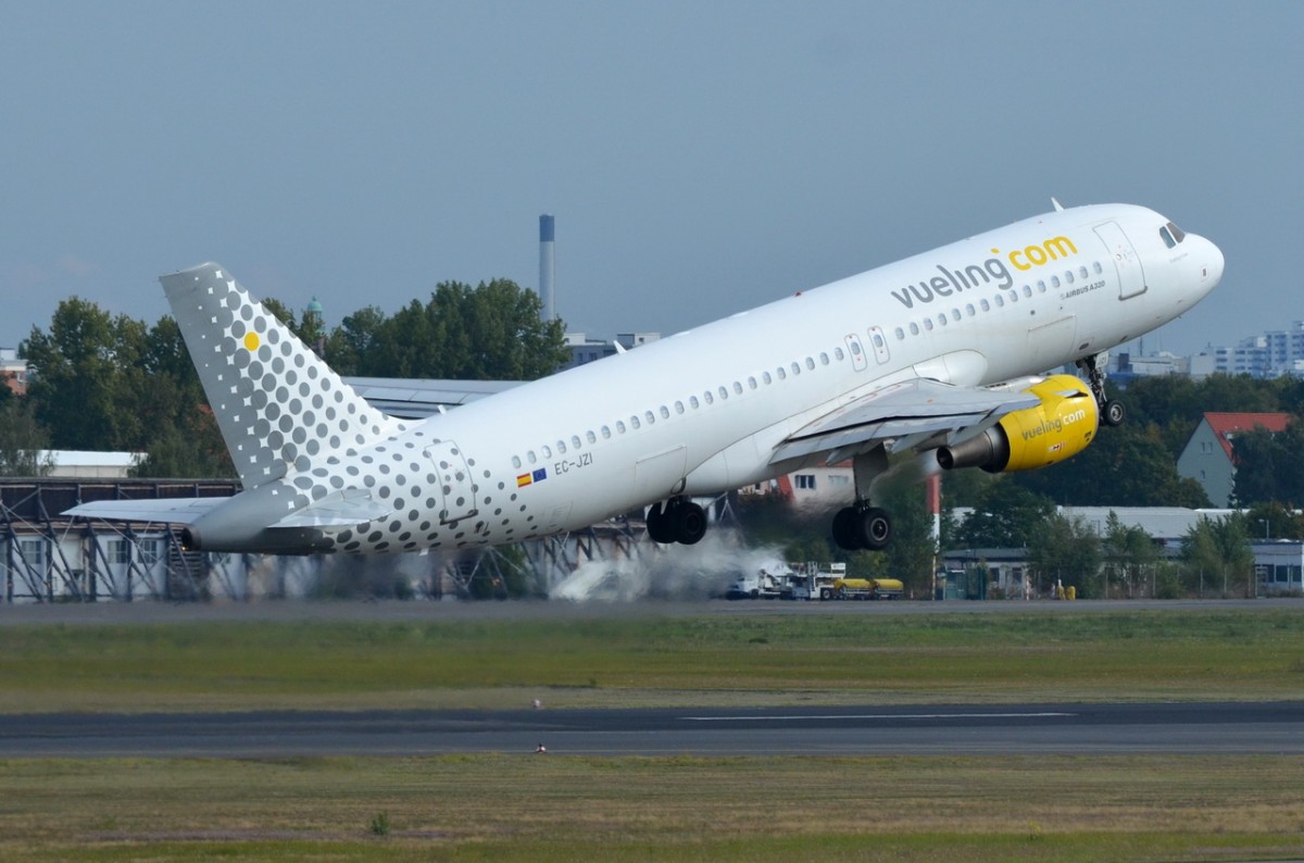 EC-JZI Vueling Airbus A320-214    gestartet in Tegel am 03.09.2014