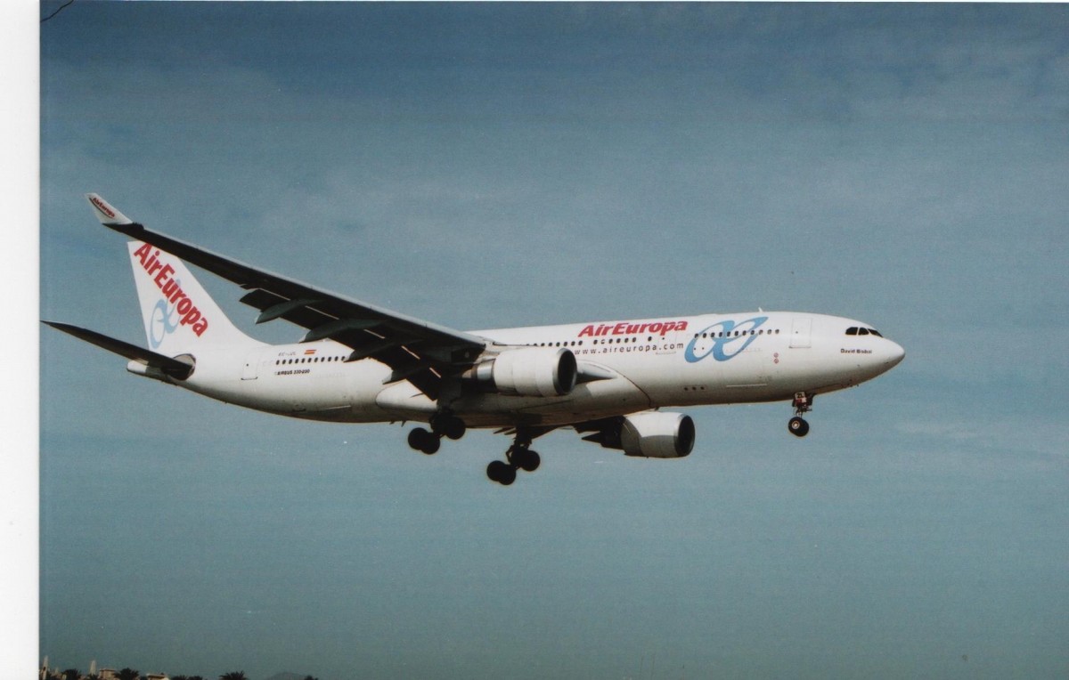 EC-JZL, Airbus A330, MSN: 814, Air Europa, Arrecife Lanzarote Airport, 25/09/2010.